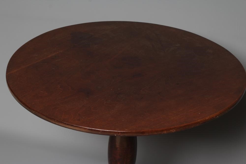 A GEORGIAN MAHOGANY TRIPOD TABLE Image