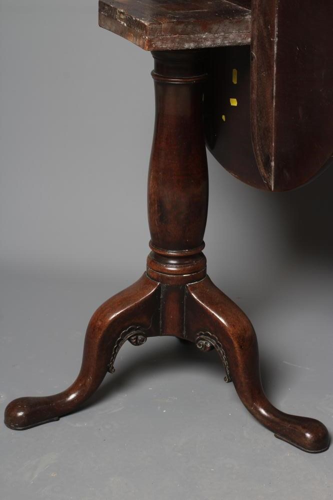 A GEORGIAN MAHOGANY TRIPOD TABLE Image