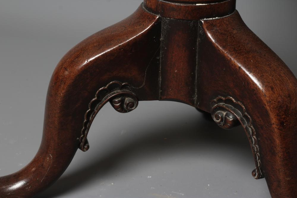 A GEORGIAN MAHOGANY TRIPOD TABLE Image