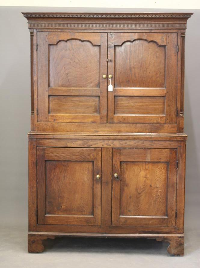 A GEORGIAN OAK PRESS CUPBOARD Image