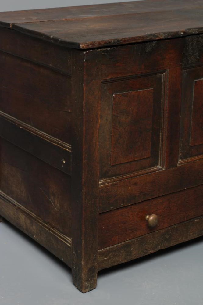 A WELSH JOINED OAK COFFER BACH Image