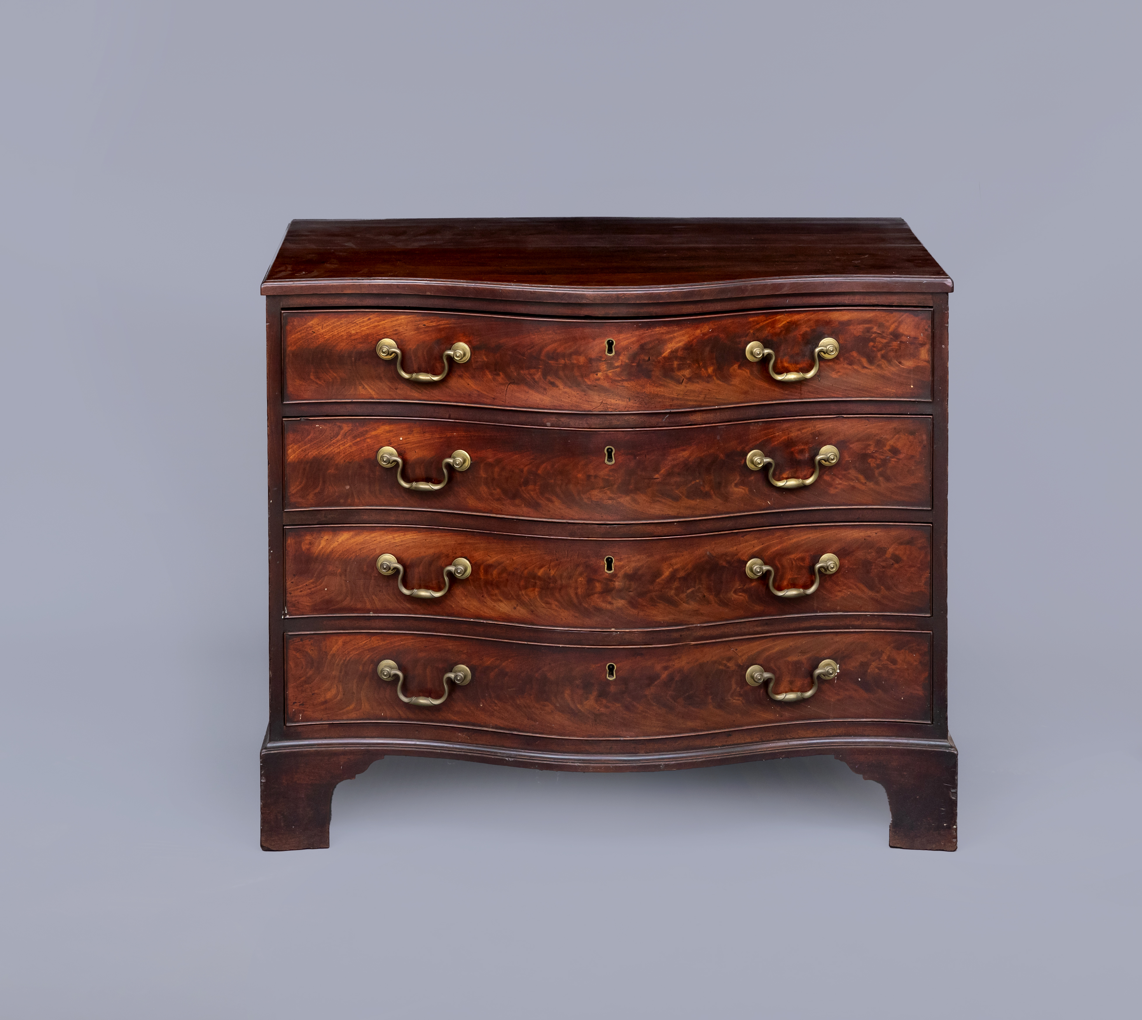A GEORGIAN MAHOGANY SERPENTINE CHEST Image