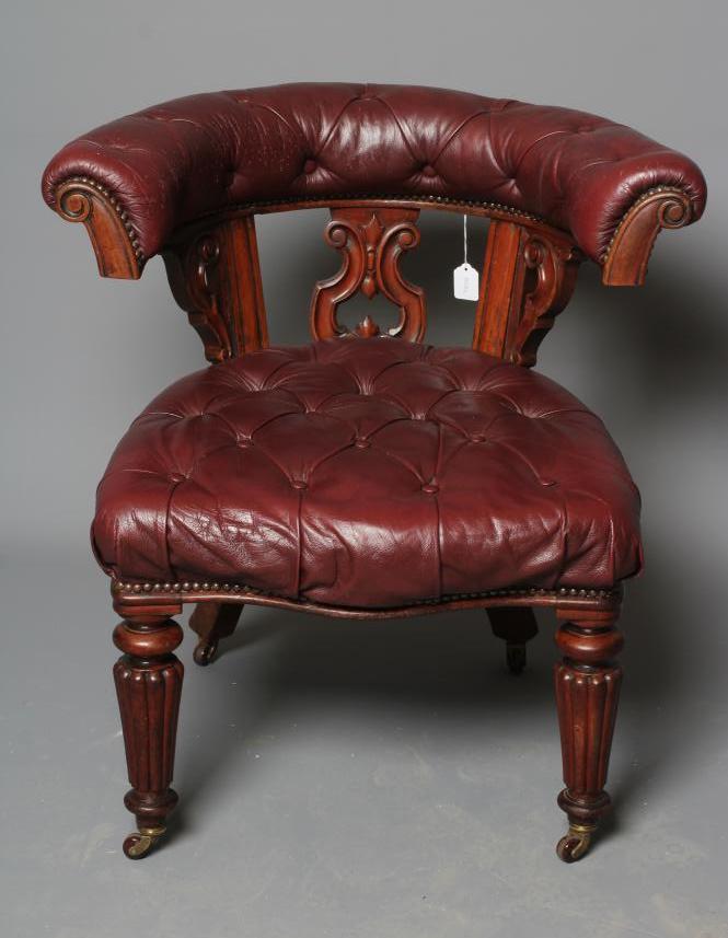 A VICTORIAN MAHOGANY CLUB LIBRARY CHAIR Image