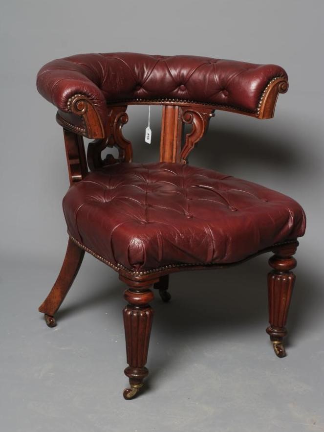A VICTORIAN MAHOGANY CLUB LIBRARY CHAIR Image