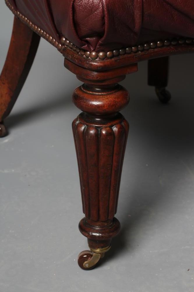 A VICTORIAN MAHOGANY CLUB LIBRARY CHAIR Image
