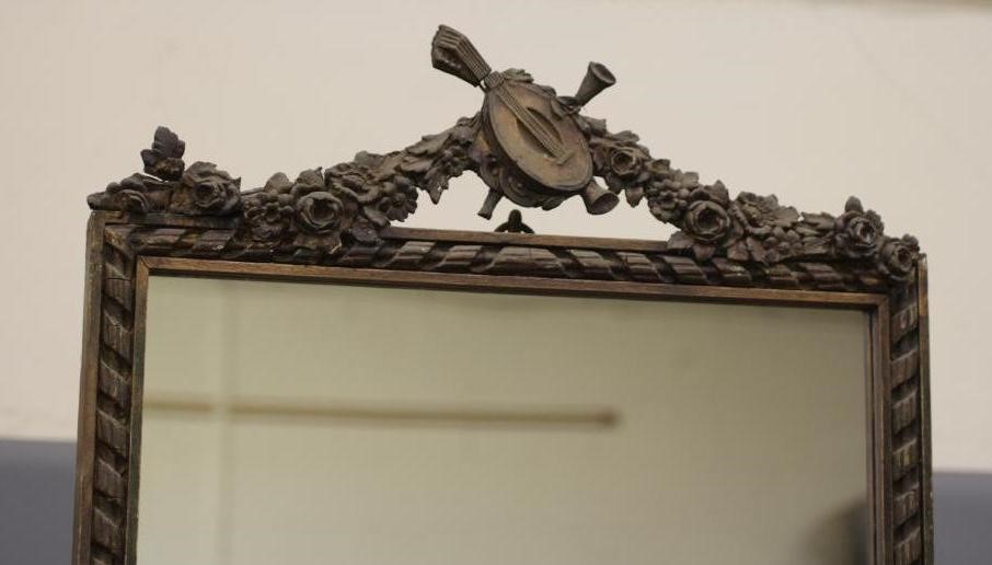 A GILT GESSO PIER GLASS Image