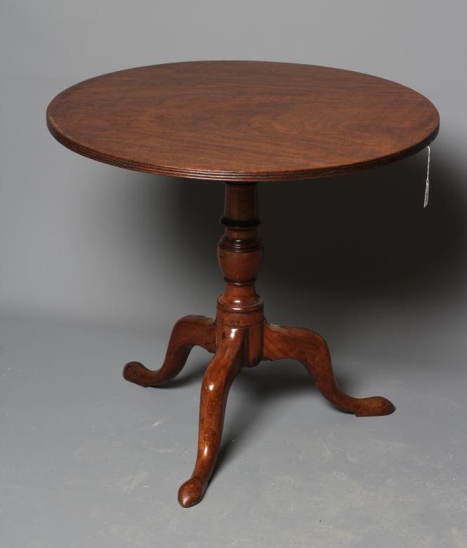 A GEORGIAN MAHOGANY TRIPOD TABLE Image