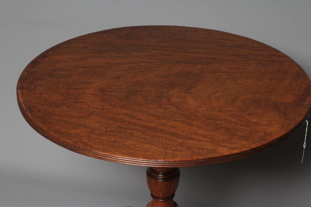 A GEORGIAN MAHOGANY TRIPOD TABLE Image