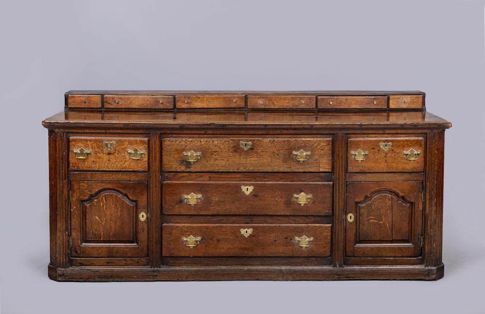 A GEORGIAN OAK ENCLOSED DRESSER Image
