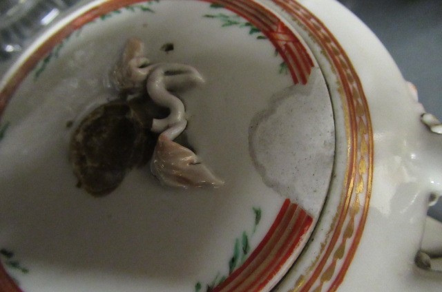 A CHINESE EXPORT PORCELAIN PART TEA SERVICE Image