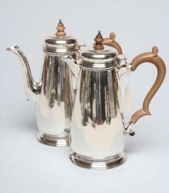 A SILVER CAFE-AU-LAIT SET Image