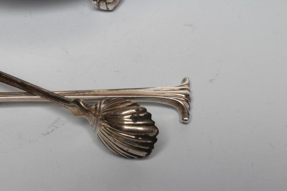 A SILVER THREE PIECE CRUET in George III style Image