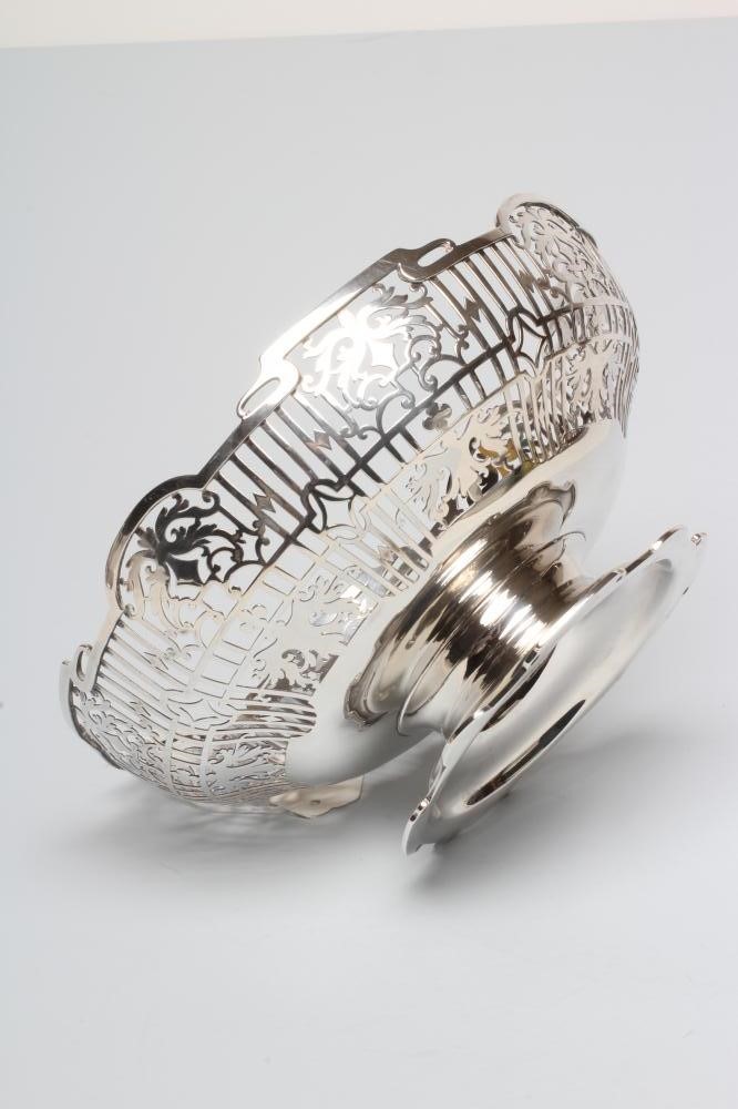 A SILVER FRUIT BOWL Image
