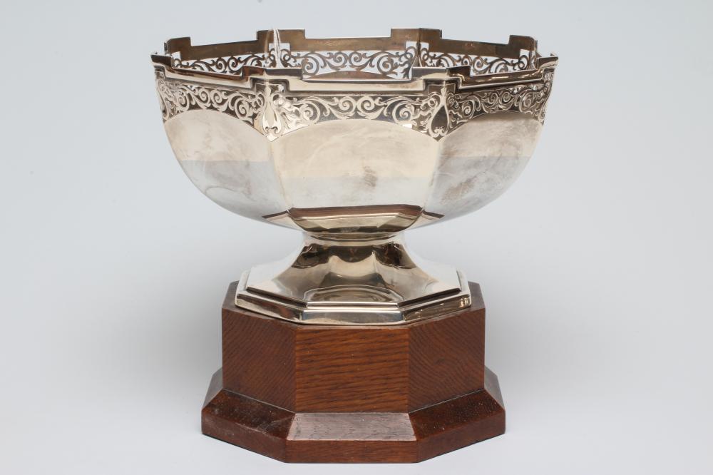 A SILVER PEDESTAL BOWL Image