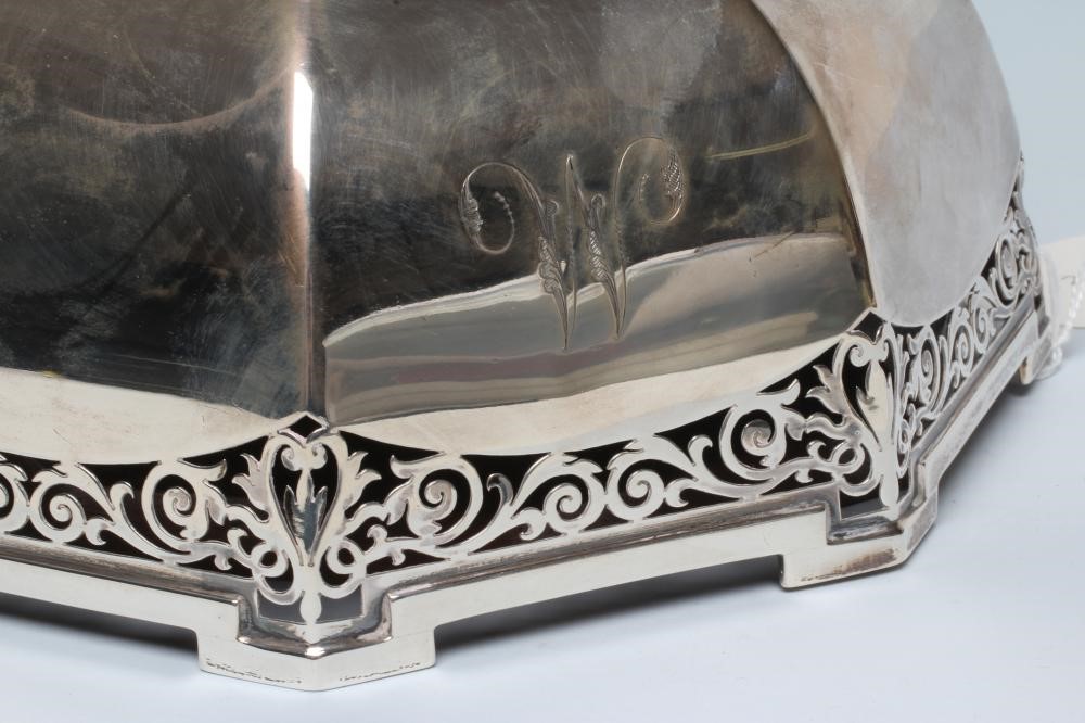 A SILVER PEDESTAL BOWL Image