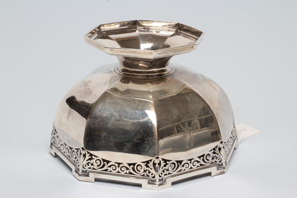 A SILVER PEDESTAL BOWL Image