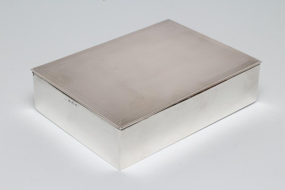 AN ART DECO SILVER CIGARETTE BOX Image