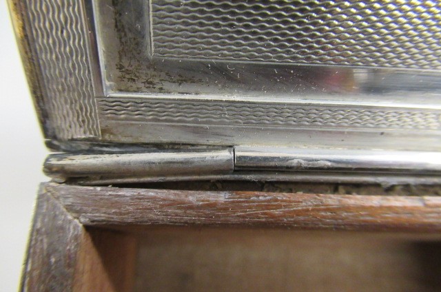 AN ART DECO SILVER CIGARETTE BOX Image