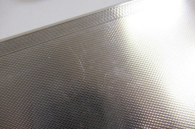 AN ART DECO SILVER CIGARETTE BOX Image