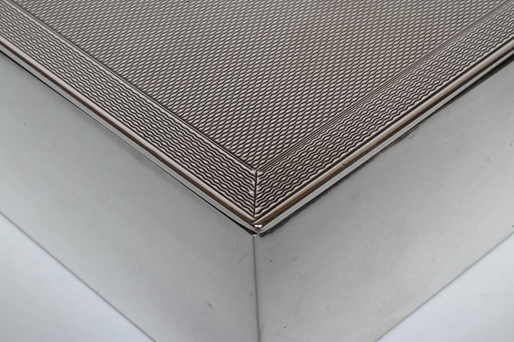 AN ART DECO SILVER CIGARETTE BOX Image