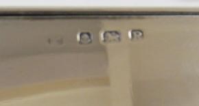 AN ART DECO SILVER CIGARETTE BOX Image