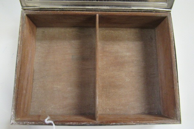 AN ART DECO SILVER CIGARETTE BOX Image