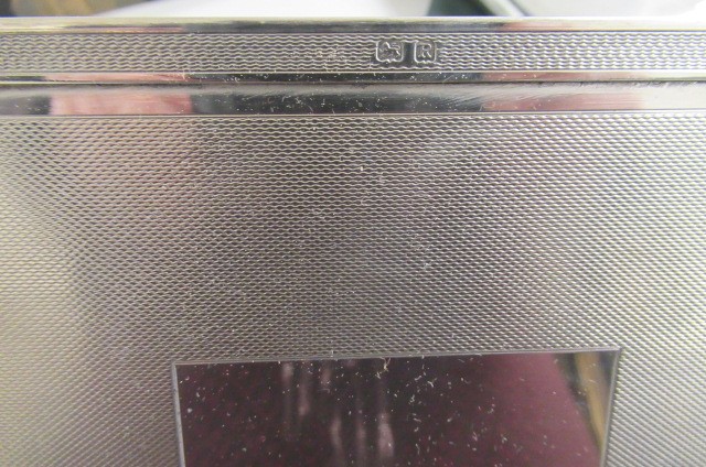 AN ART DECO SILVER CIGARETTE BOX Image