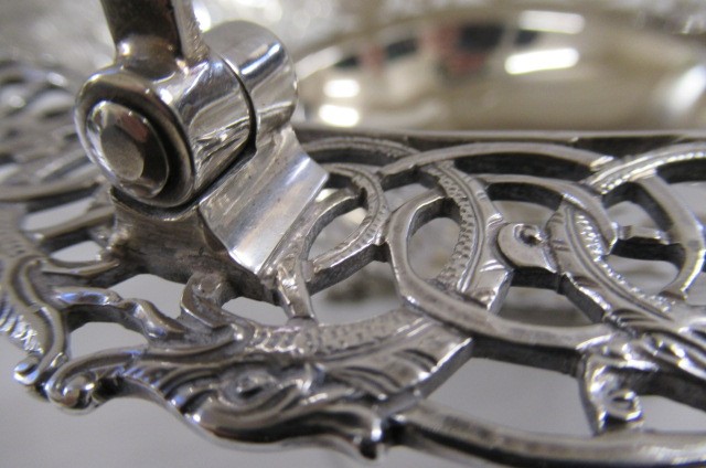 A SILVER BASKET Image