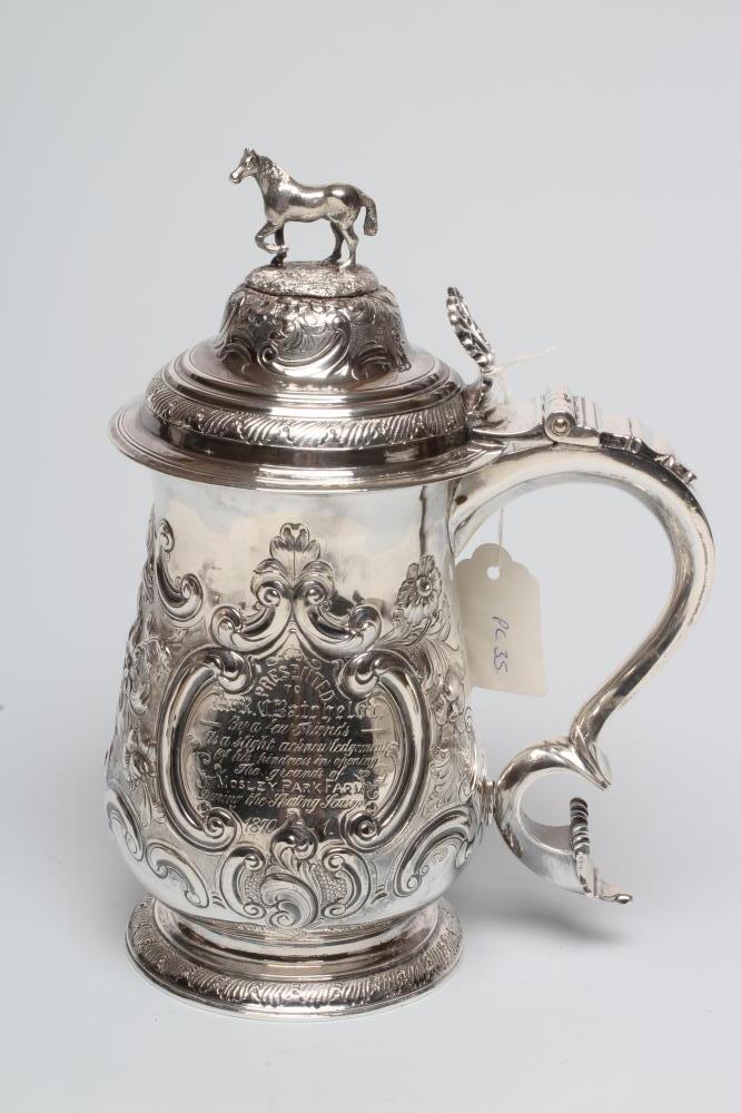 AN EARLY GEORGE III SILVER TANKARD Image