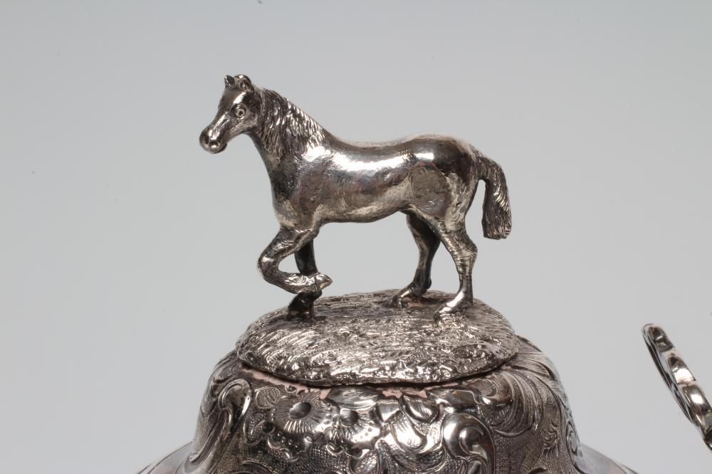 AN EARLY GEORGE III SILVER TANKARD Image