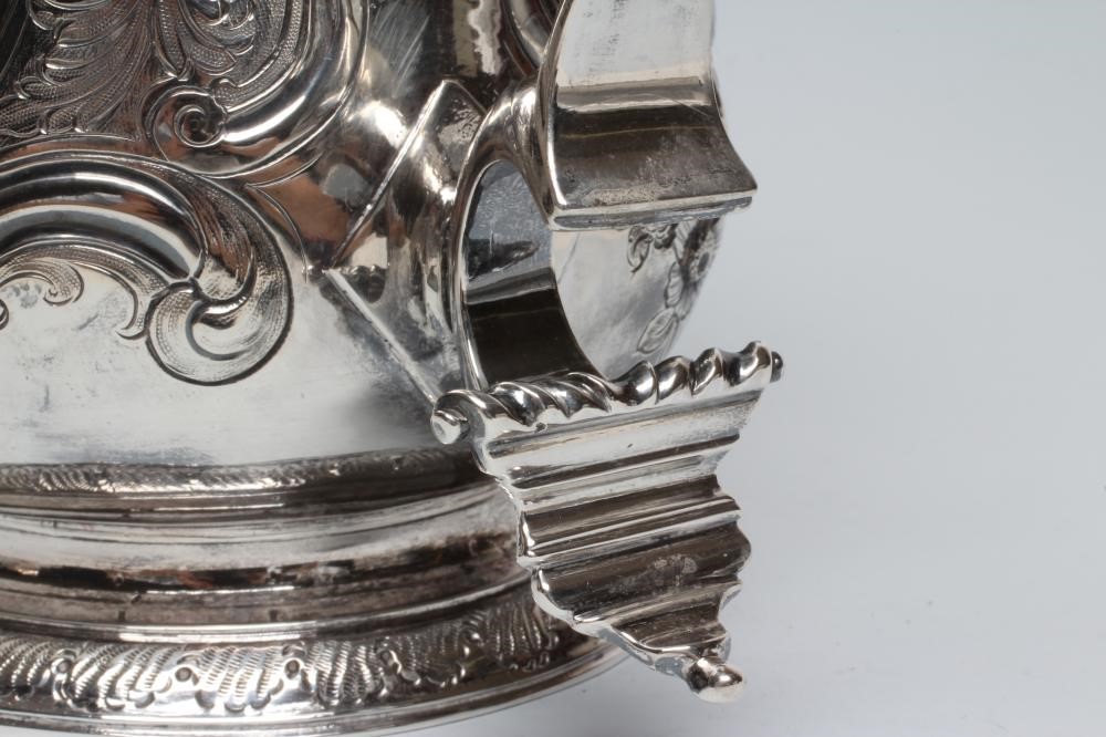 AN EARLY GEORGE III SILVER TANKARD Image