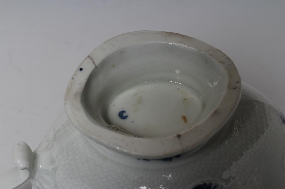 A FIRST PERIOD WORCESTER PORCELAIN SAUCEBOAT Image