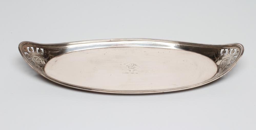 A GEORGE III SILVER SCISSOR SNUFFER'S STAND Image