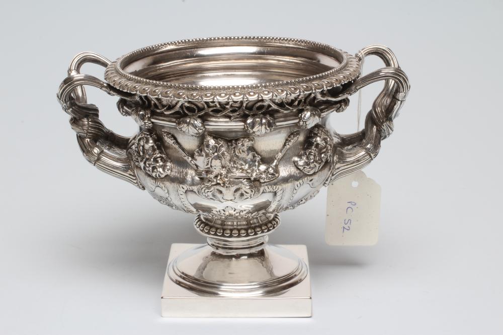 AN EDWARDIAN SILVER SMALL WARWICK VASE Image
