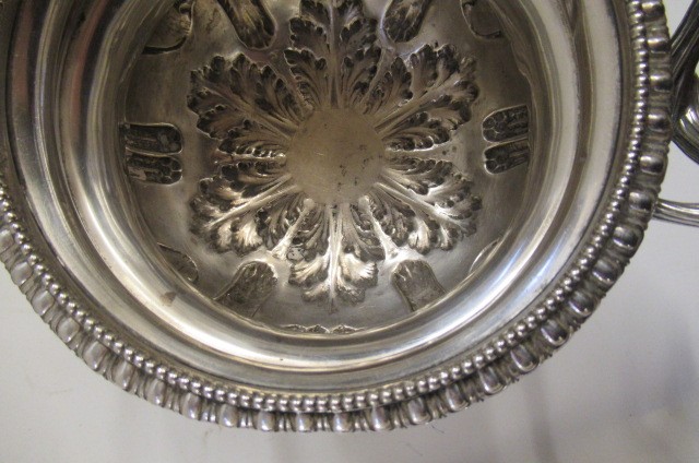 AN EDWARDIAN SILVER SMALL WARWICK VASE Image