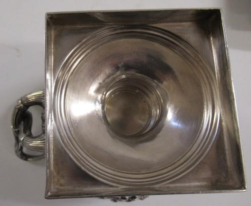 AN EDWARDIAN SILVER SMALL WARWICK VASE Image