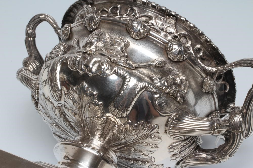 AN EDWARDIAN SILVER SMALL WARWICK VASE Image