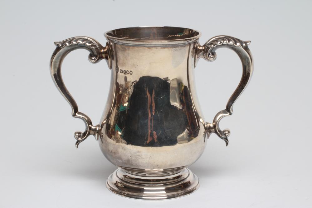 A LATE VICTORIAN SILVER LOVING CUP TROPHY Image