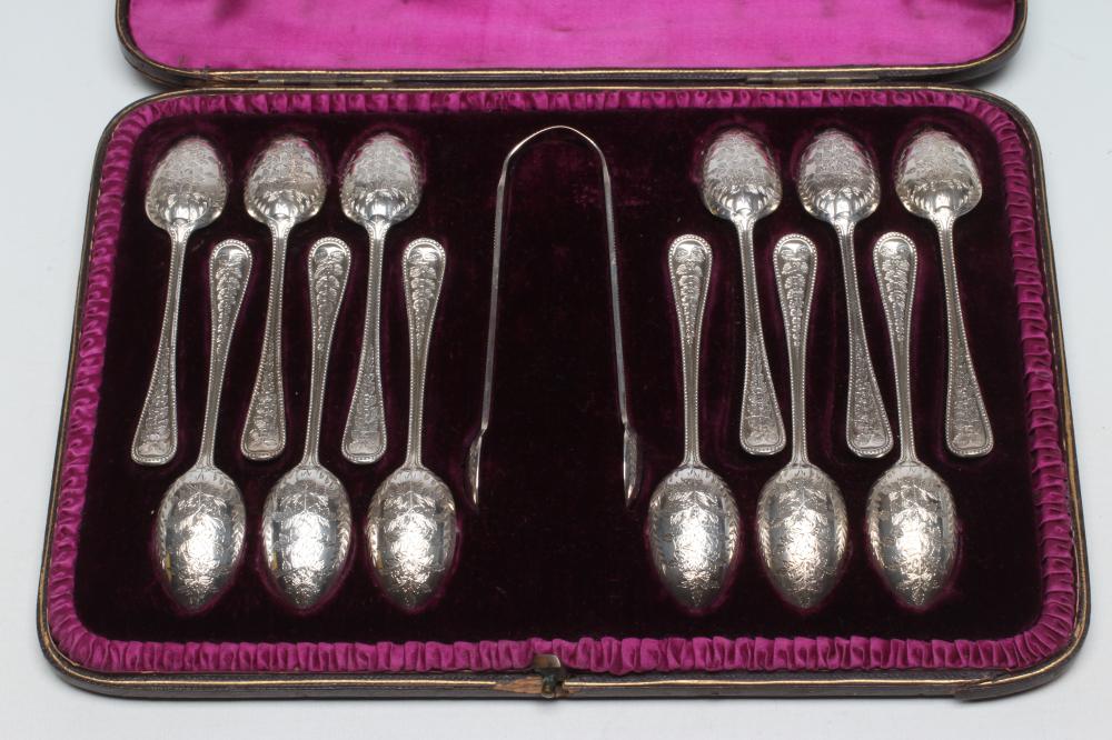 A SET OF TWELVE VICTORIAN SILVER TEASPOONS Image