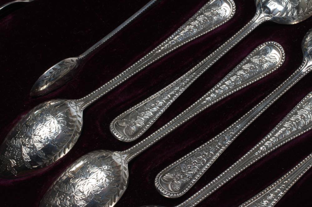 A SET OF TWELVE VICTORIAN SILVER TEASPOONS Image