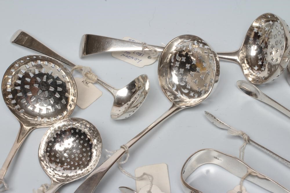 A GEORGE III IRISH SILVER SUGAR SIFTER SPOON Image