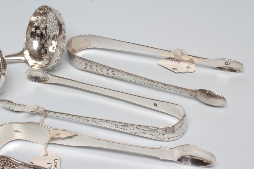 A GEORGE III IRISH SILVER SUGAR SIFTER SPOON Image