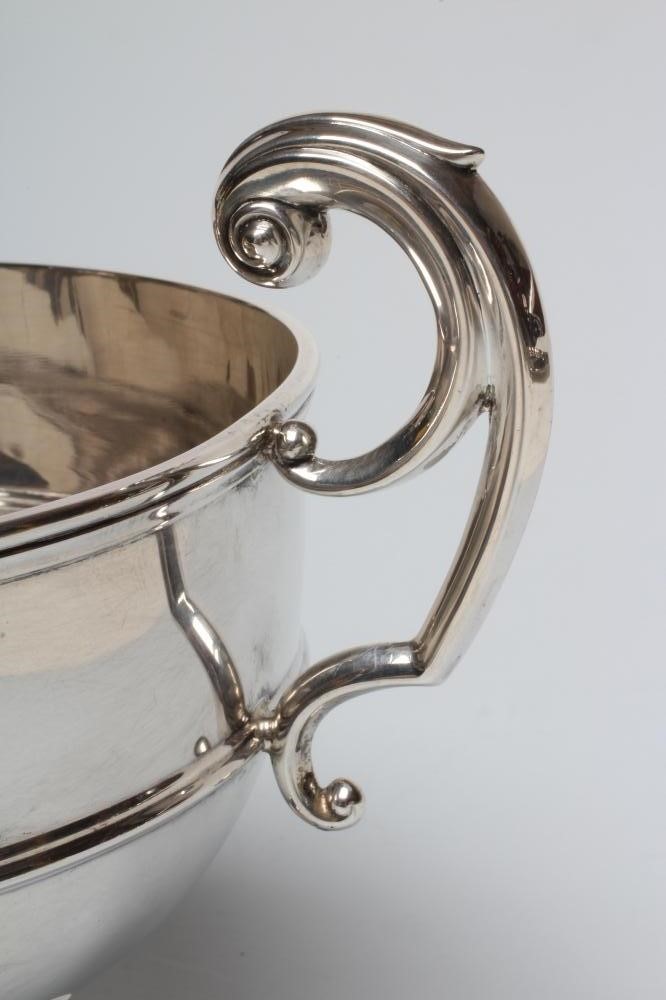 AN EDWARDIAN SILVER ROSE BOWL Image