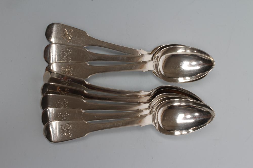 A SET OF EIGHT WILLIAM IV SILVER TEASPOONS Image