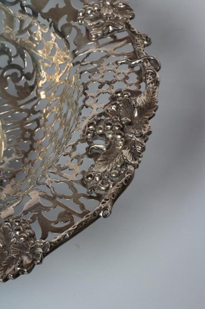AN EDWARDIAN SILVER BASKET Image