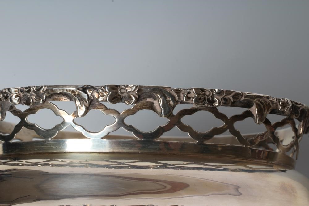 AN EDWARDIAN SILVER BASKET Image