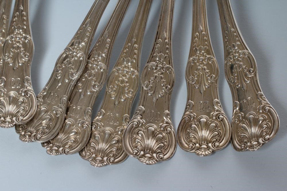 A SET OF TEN SCOTTISH SILVER DESSERT SPOONS Image