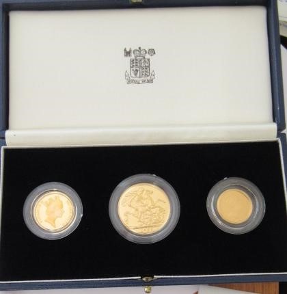 AN ELIZABETH II GOLD PROOF COLLECTION Image