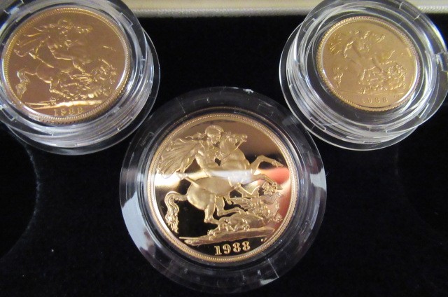 AN ELIZABETH II GOLD PROOF COLLECTION Image