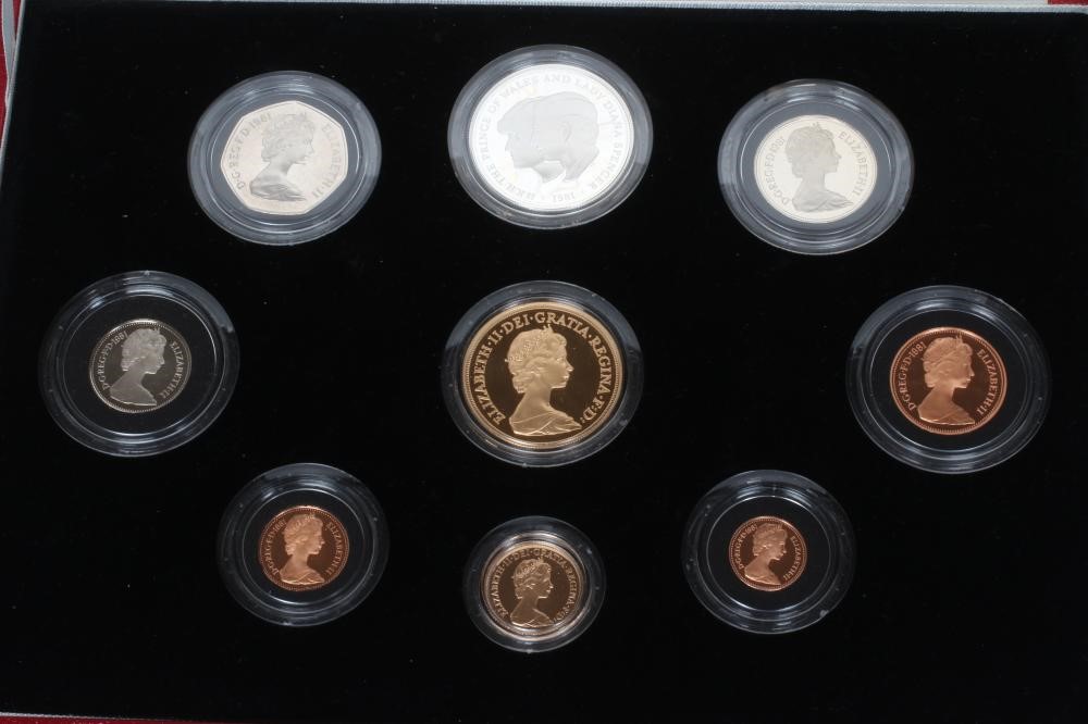 AN ELIZABETH II COMMEMORATIVE GOLD & SILVER PROOF COIN COLLECTION Image